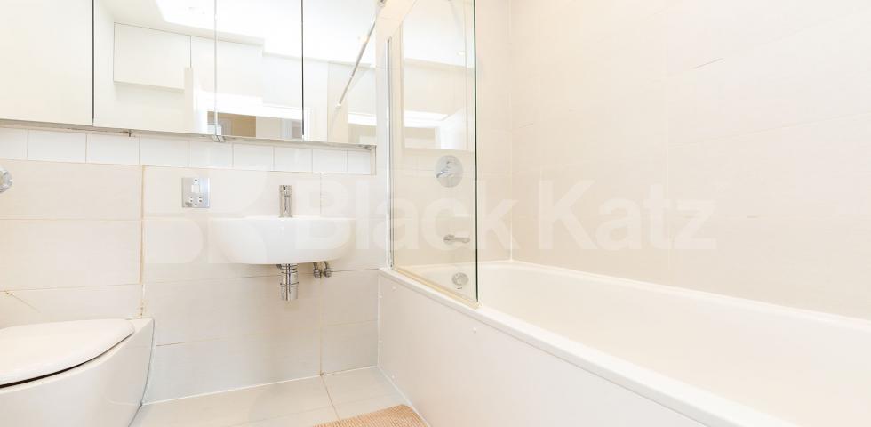 Super recently refurbished 3 bed 2 bath minutes to Baker Street Tube.   Melcombe Court, Dorset Square, Baker Street